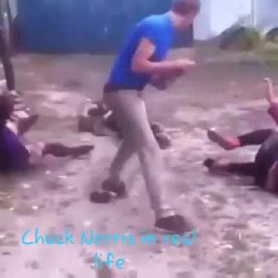 Рубим дрова весело