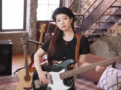 Dahyun and her bass guitar