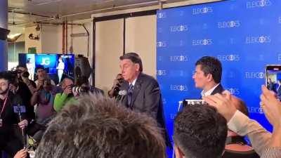 Bolsonaro said to a bunch of Portuguese: 