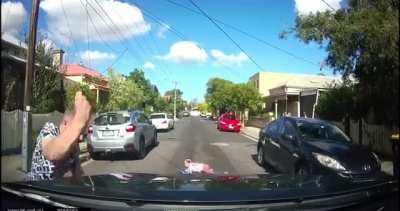 Kid hit on dashcam, father attacks car