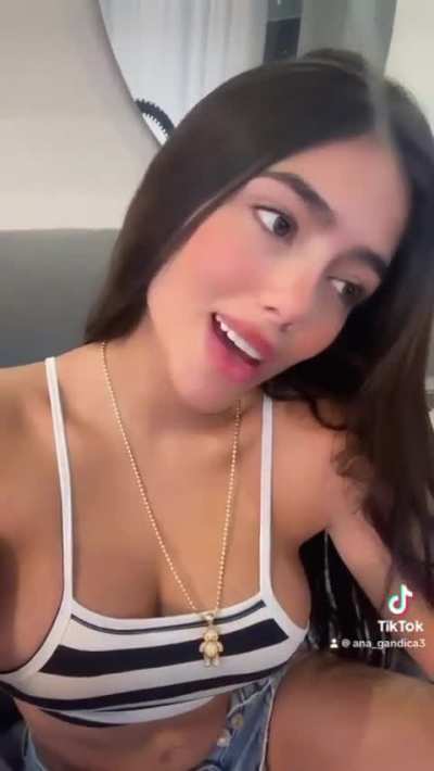 @ana_gandica3
