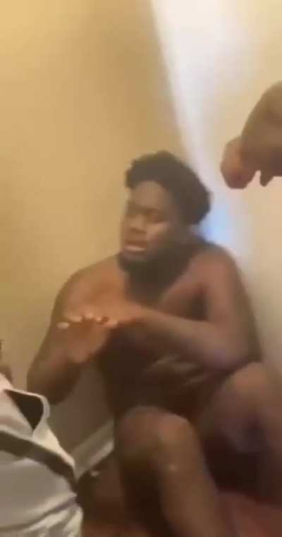 why y’all keep recording guys naked This some battymon shit they caught a scammer lacking