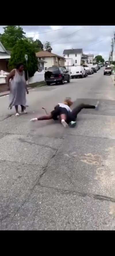girls who hate each other meet up to squabble 