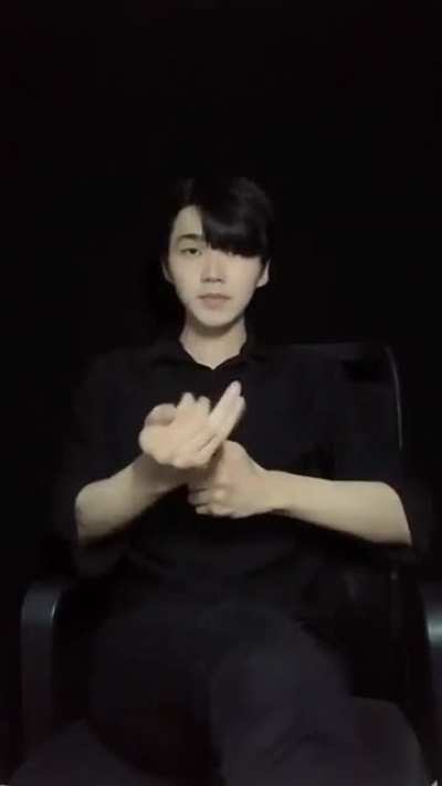 I need explanation for this. How the f is he doing that!?