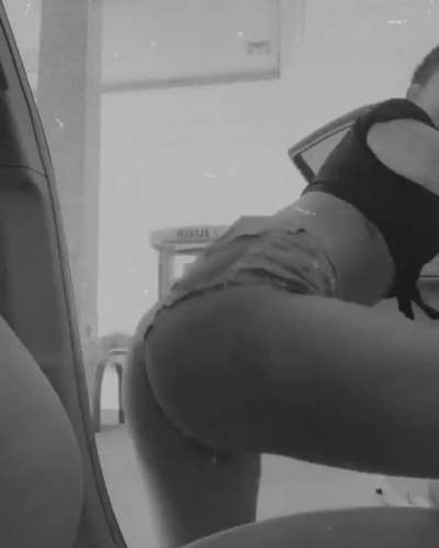 Shaking Her Ass