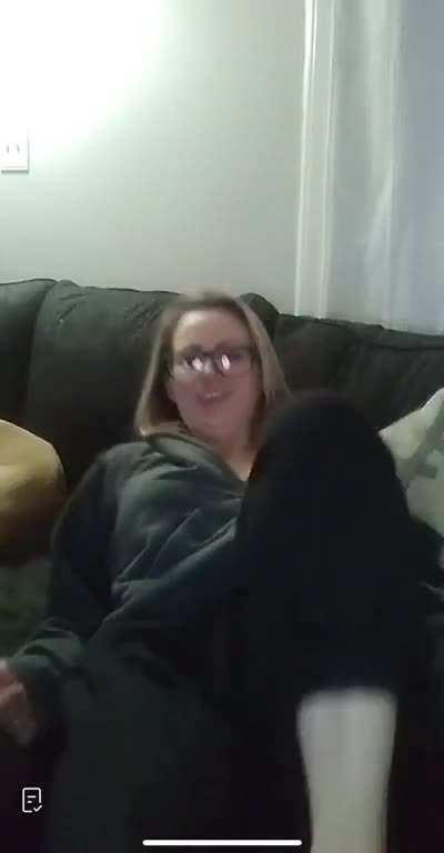 got milf shows off soles pt. 3