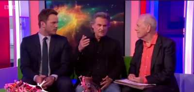 Actor Kurt Russell says he was the pilot who first reported the Phoenix Lights — one of the most famous UFO events in history. - He told ATC about the strange formation… then somehow completely forgot it ever happened — until years later, watching it on T