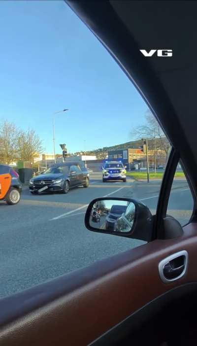 An unusual car chase