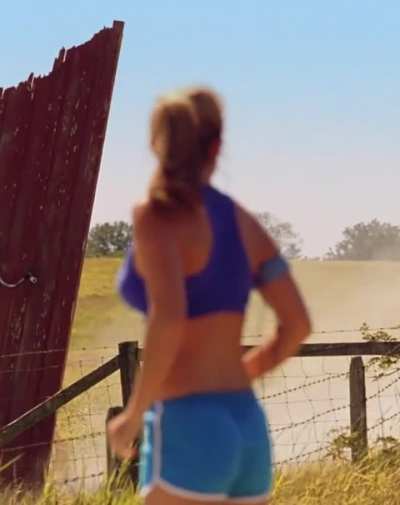 Running in a sports bra in Smallville, episode Sneeze
