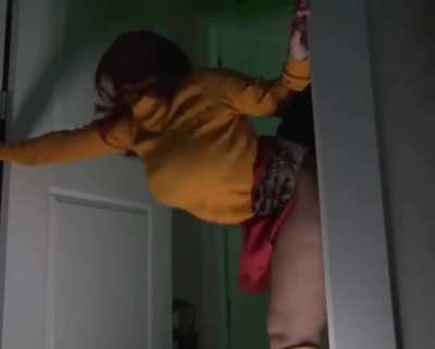 Velma fights off a Monster... or tries to. (TheG<wbr>orill<wbr>aGrip<wbr>)