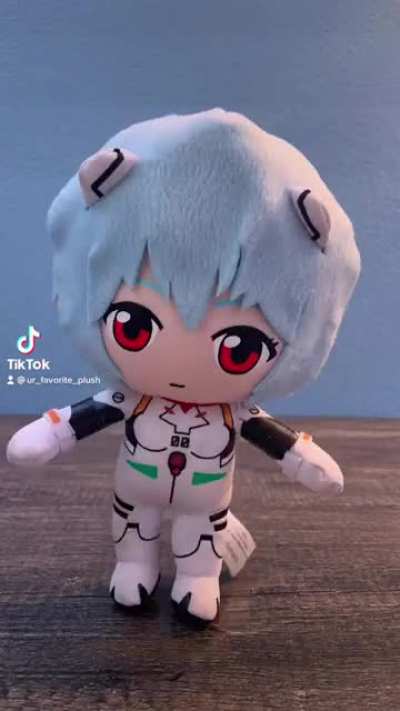 Rei does a dancey dance ☺️
