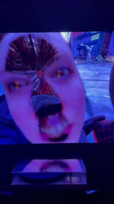👁👅👁