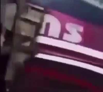 Que rico viento debe dar en ese bus