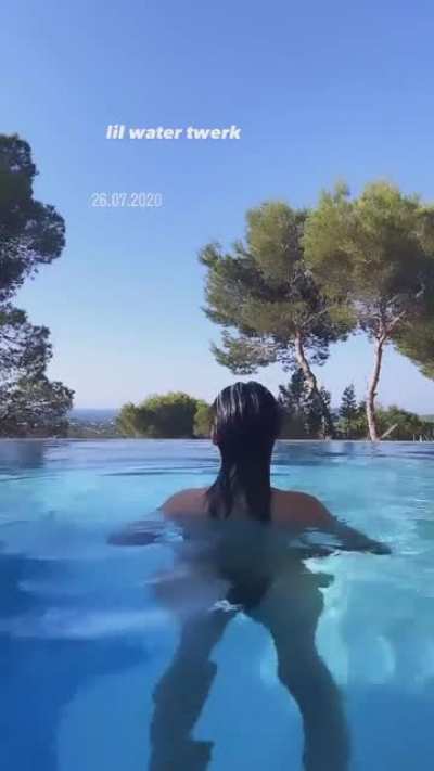 Im Pool