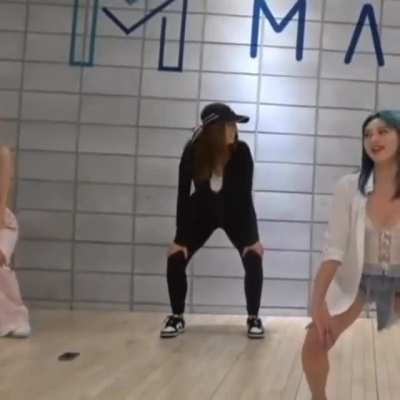 Pokimane Twerking