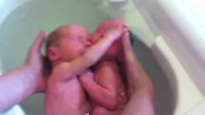 Captivating... Newborn twins who think they are in the womb... I'm speechless