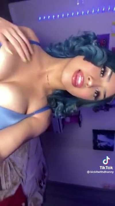 (kick<wbr>itwit<wbr>hdhan<wbr>ny) big boobs