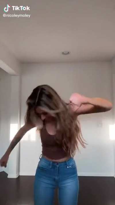 @nicoleymoley