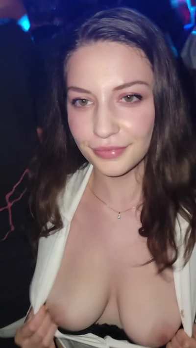 concert titties!
