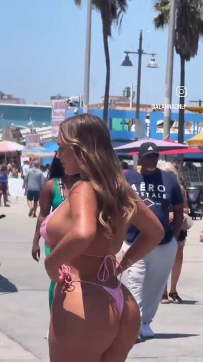 Pink bikini 🥵