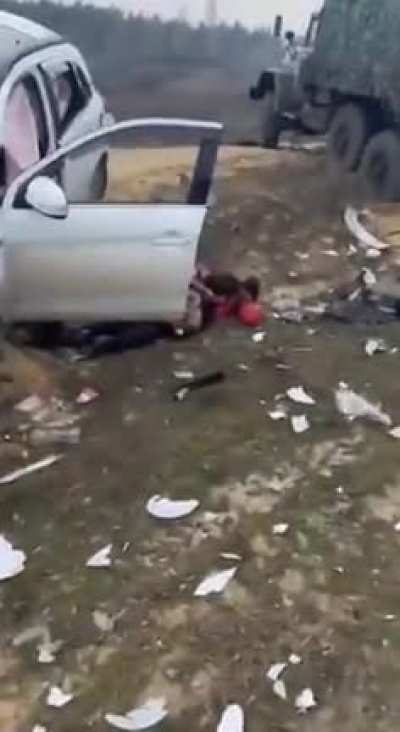 Destroyed military column and dead civilians in the Kherson region (GRAPHIC WARNING)