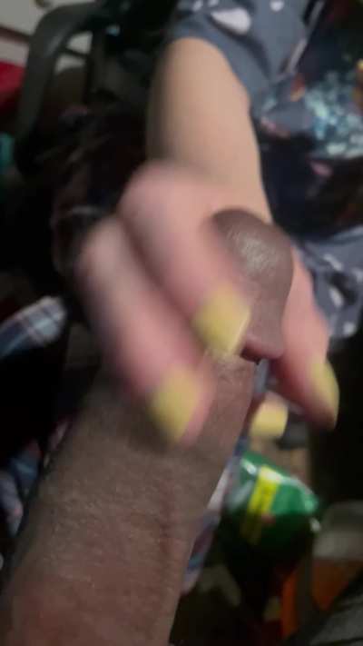 pretty yellow nails