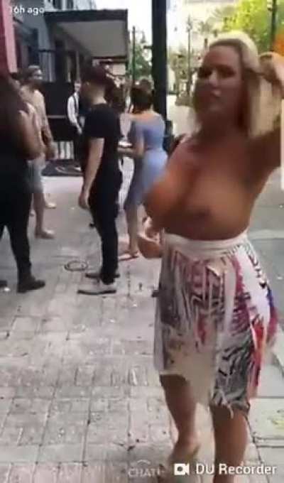 Milf boobies!