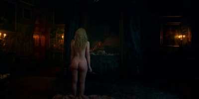 Elle Fanning (from The Great) [gif]
