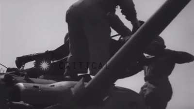 [GRAP<wbr>HIC/s<wbr>ensit<wbr>ive content] A rare view of the horrors of tank combat