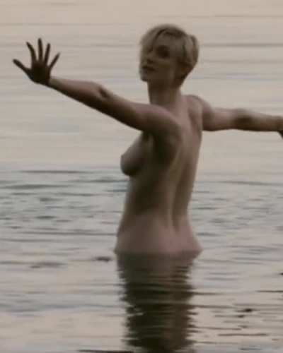 Elizabeth Debicki