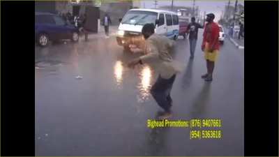 Nothing can stop a Jamaican from holding a vibe