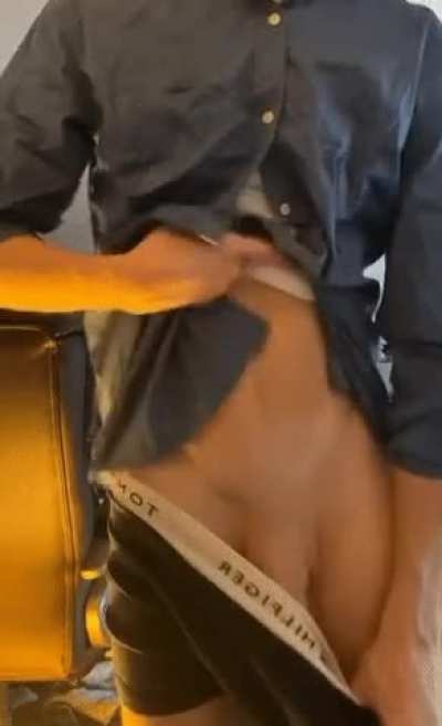 18, wanna see cocks