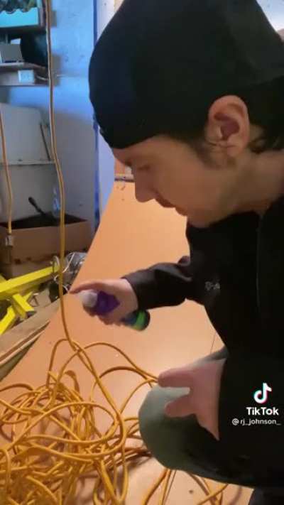 Detangling spray
