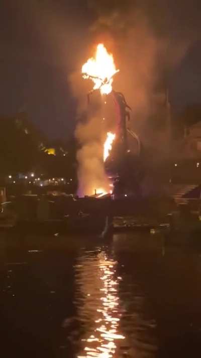 (4/22/2023) 45ft Robotic dragon caught fire tonight at Disneyland
