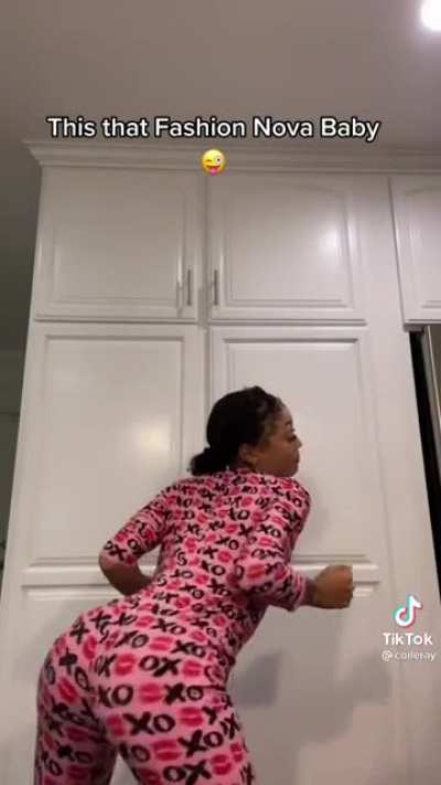 she knows how to work ha lil butt 🥴