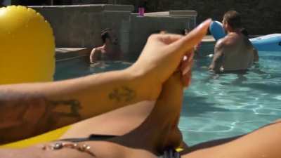 Khloe strokes her shecock