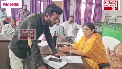 A youth went to the Mayor with a bribery complaint. Mayor: dont lie, have you got any proof? The guy thought for a while & dialed the officials and put the bribe request on loudspeaker. Morena, Madhya Pradesh काश यहा