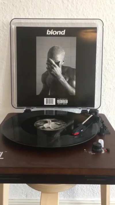 Blonde vinyl came in today and I’m so happy, bless up for Discogs