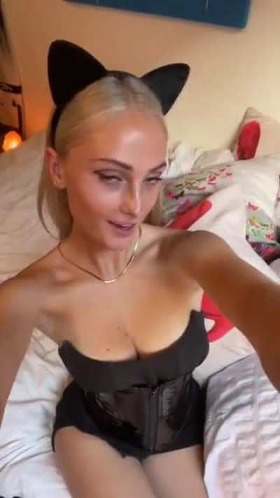 Aussie blonde 😍