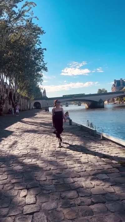 Simone Simons in Paris