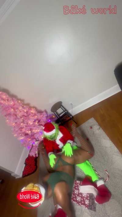 its crazy how Grinch took her Christmas cookies, bake world Christmas