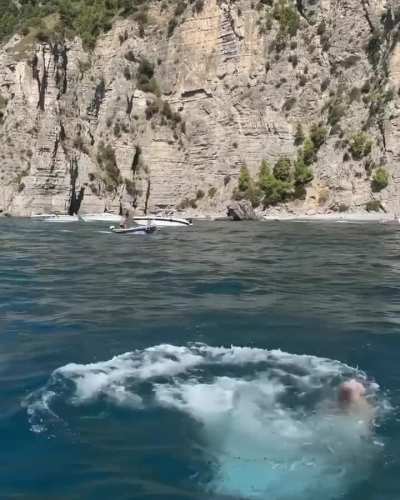 diving for booty