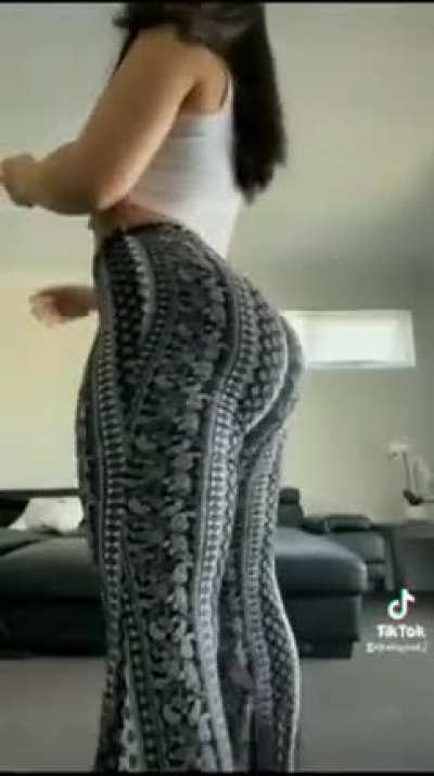wait til she turns around