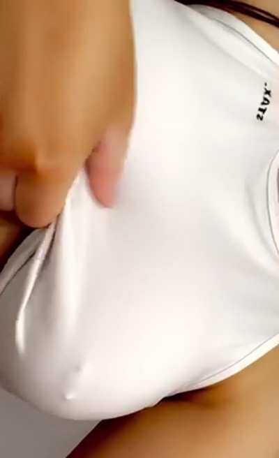 I want someone to suck on these titties 👅