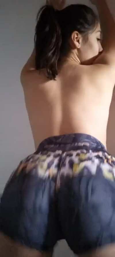 Now you got hypnotyzed with this twerk honey...