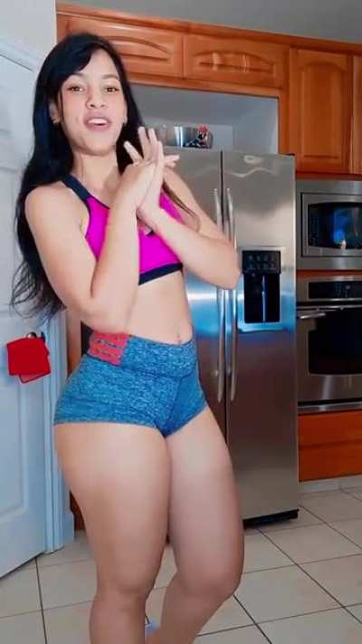 Genesis Mendoza (@la_<wbr>fitne<wbr>ss_gi<wbr>rl)