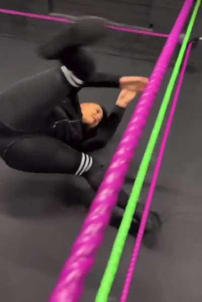 Succubus low blowed as she enters the ring