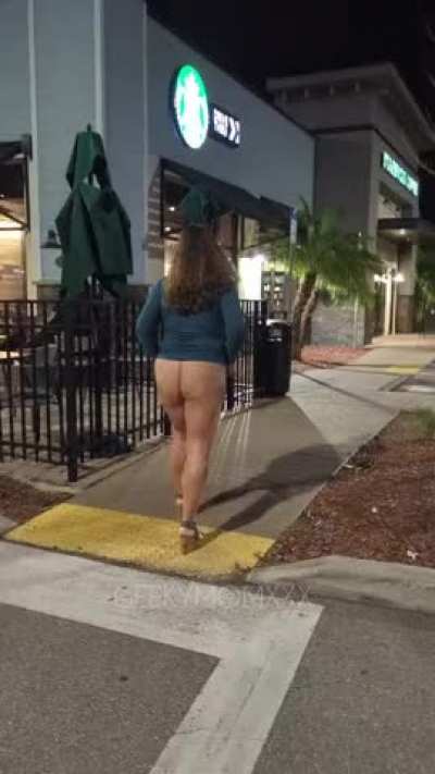 Showing my buttplug outside the coffee shop