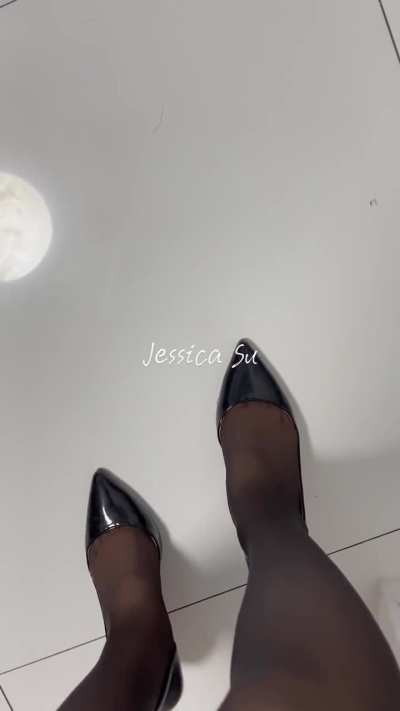Goddess Jessica Wants to Teach a Lesson About How to Crush