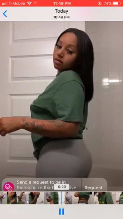 Tittie out again